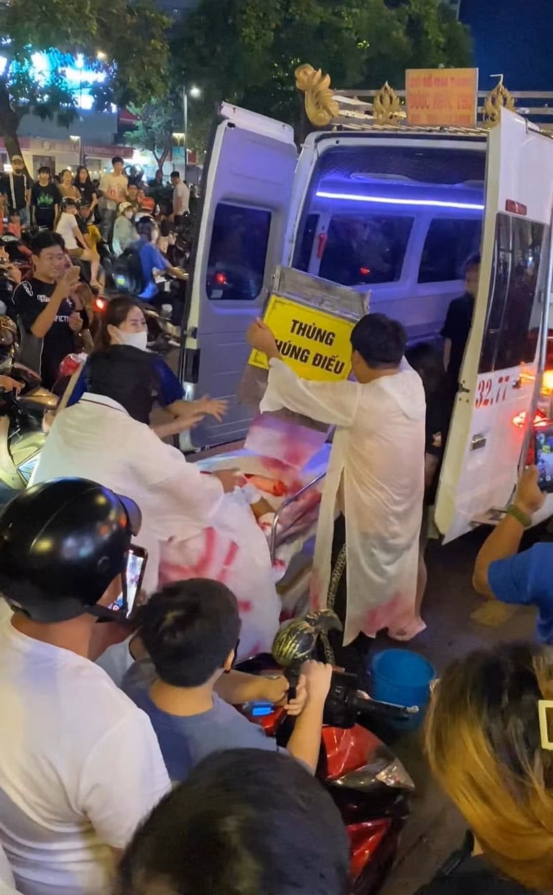 Biến tướng Halloween: Lai căng và dị hợm! -0