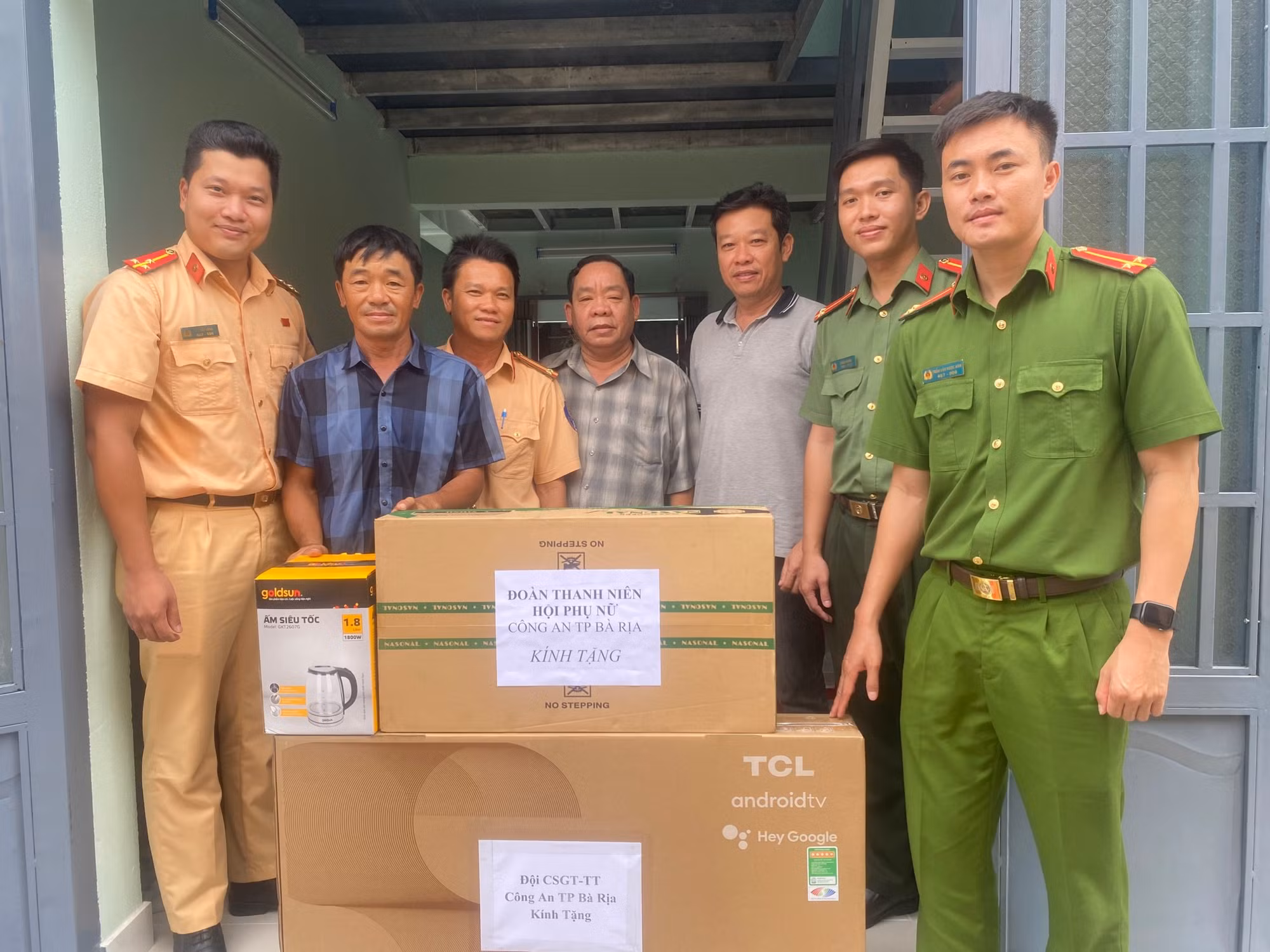 Trao nhà đại đoàn kết - Trọn nghĩa tình quân dân -0
