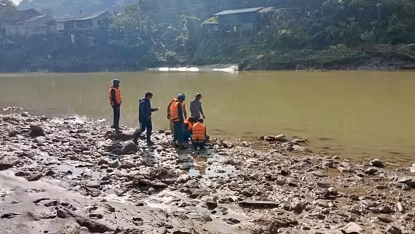 Đi vớt củi, một người dân bị hồ thuỷ điện xả nước cuốn trôi