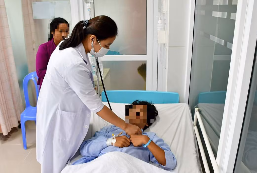 Thiếu niên 15 tuổi bị xương cá đâm thủng túi thừa ruột non -0