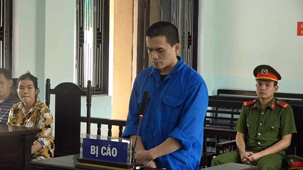 Lãnh án giết người vì bị em con cậu thách thức -0