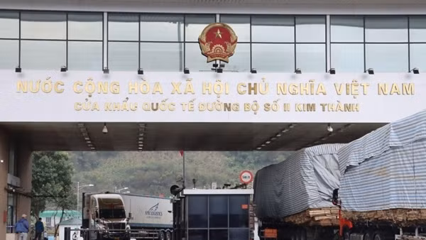 Thí điểm vận chuyển hàng hóa hai chiều qua cửa khẩu Kim Thành