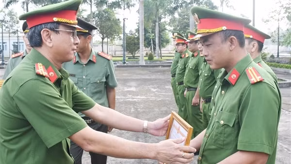 Trà Vinh khen thưởng 10 tập thể có thành tích xuất sắc trong thực hiện Đề án 06