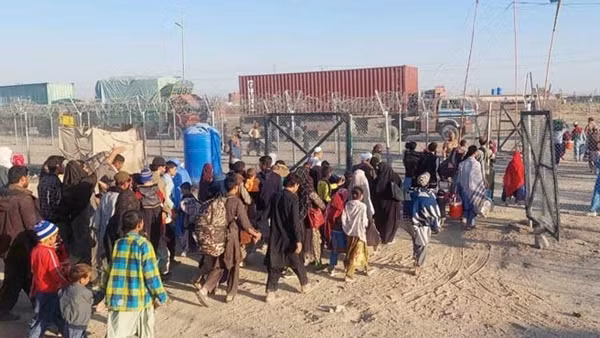 Vì sao Pakistan quyết định trục xuất hơn 1,7 triệu người tị nạn Afghanistan?