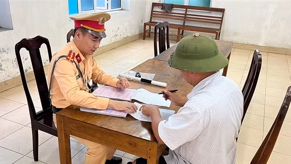 Xử lý lái xe đầu kéo vượt ẩu gây nguy hiểm cho người tham gia giao thông