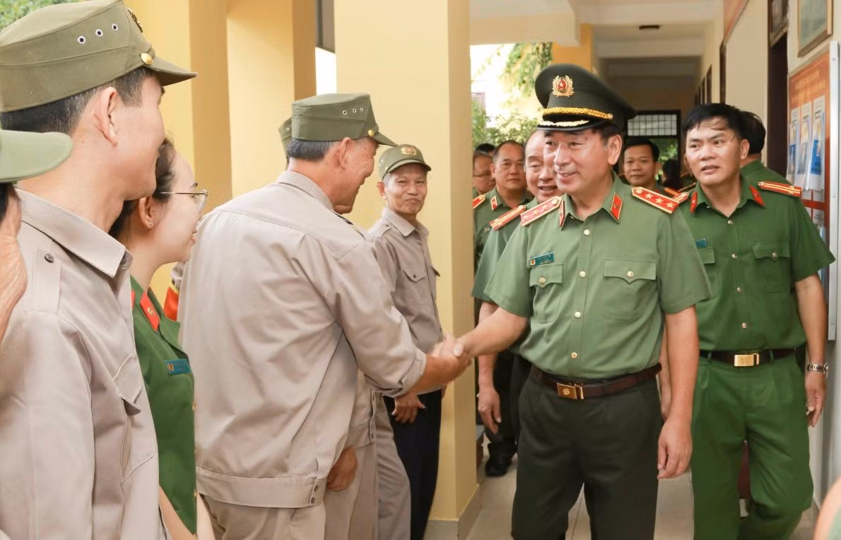 Thứ trưởng Trần Quốc Tỏ thăm và làm việc với Công an Quảng Bình. -0