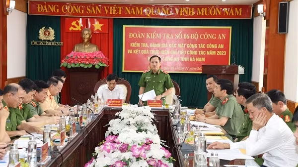 Thứ trưởng Nguyễn Văn Long kiểm tra công tác tại Công an tỉnh Hà Nam