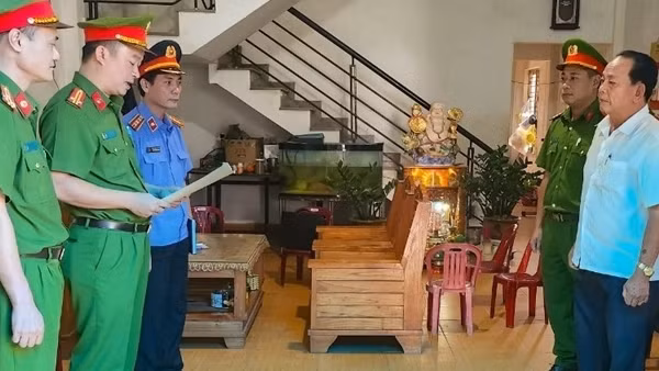 Khởi tố Giám đốc doanh nghiệp xuất khống hoá đơn giá trị gia tăng
