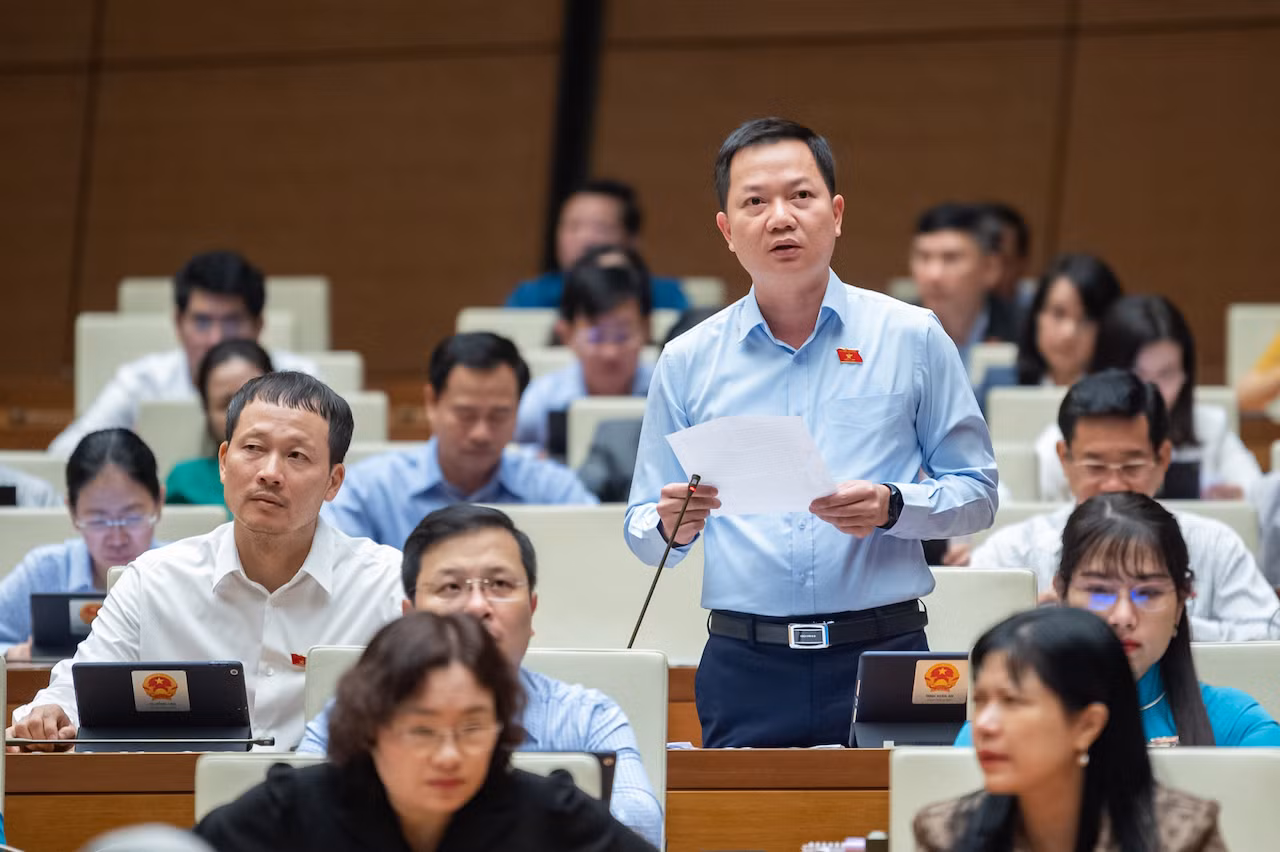 Đại biểu tranh luận về phim 