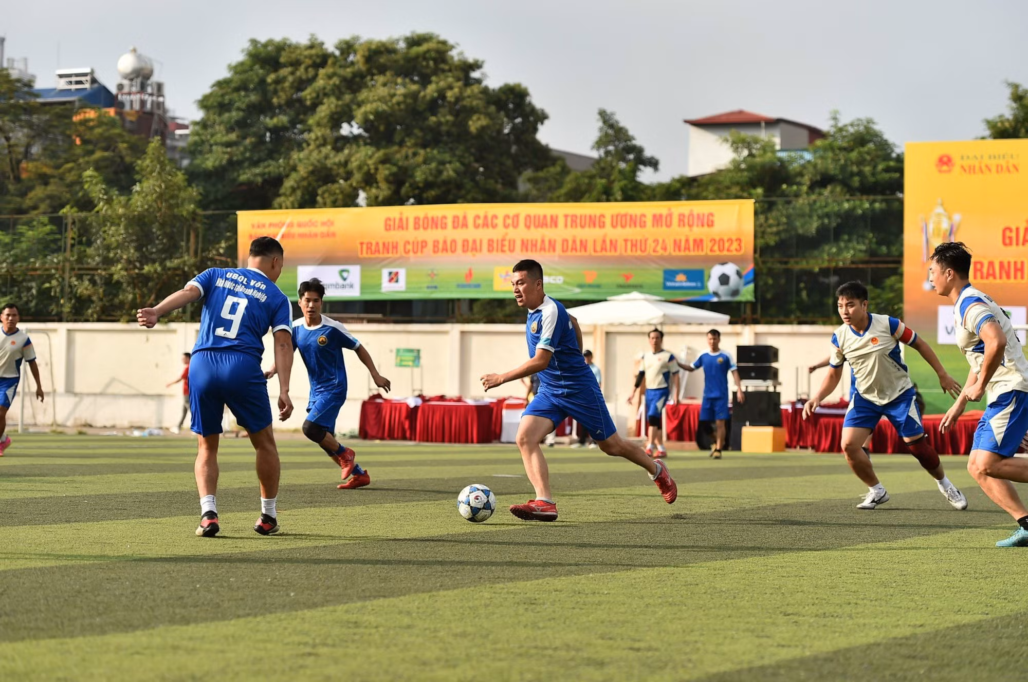ed2100d3-c135-45ad-b1a0-ae0595324ca2.jpg -0