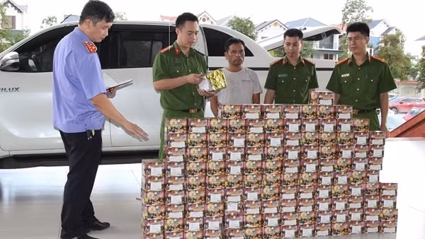 Xoá đường dây buôn bán pháo nổ xuyên quốc gia