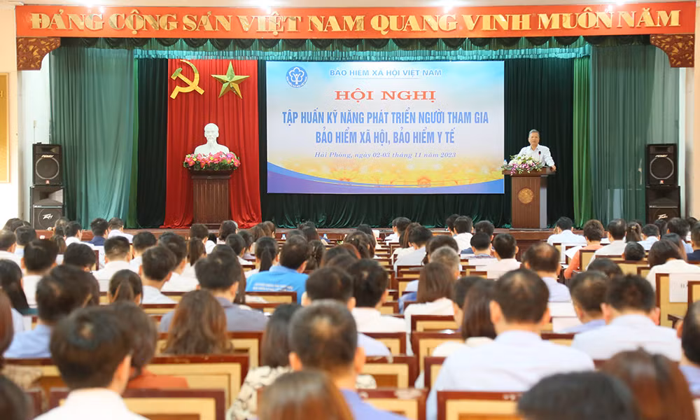 Tổ chức tập huấn, nâng cao kỹ năng tuyên truyền, vận động người dân tham gia BHXH, BHYT -0
