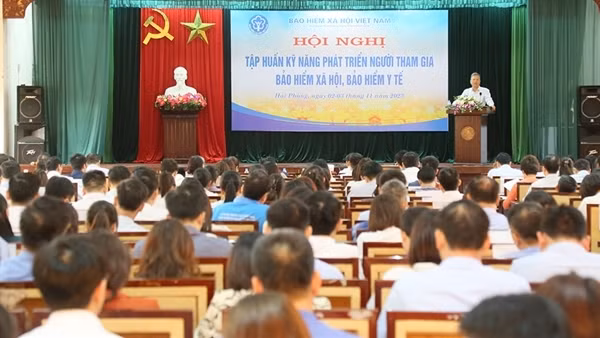 Tổ chức tập huấn, nâng cao kỹ năng tuyên truyền, vận động người dân tham gia BHXH, BHYT