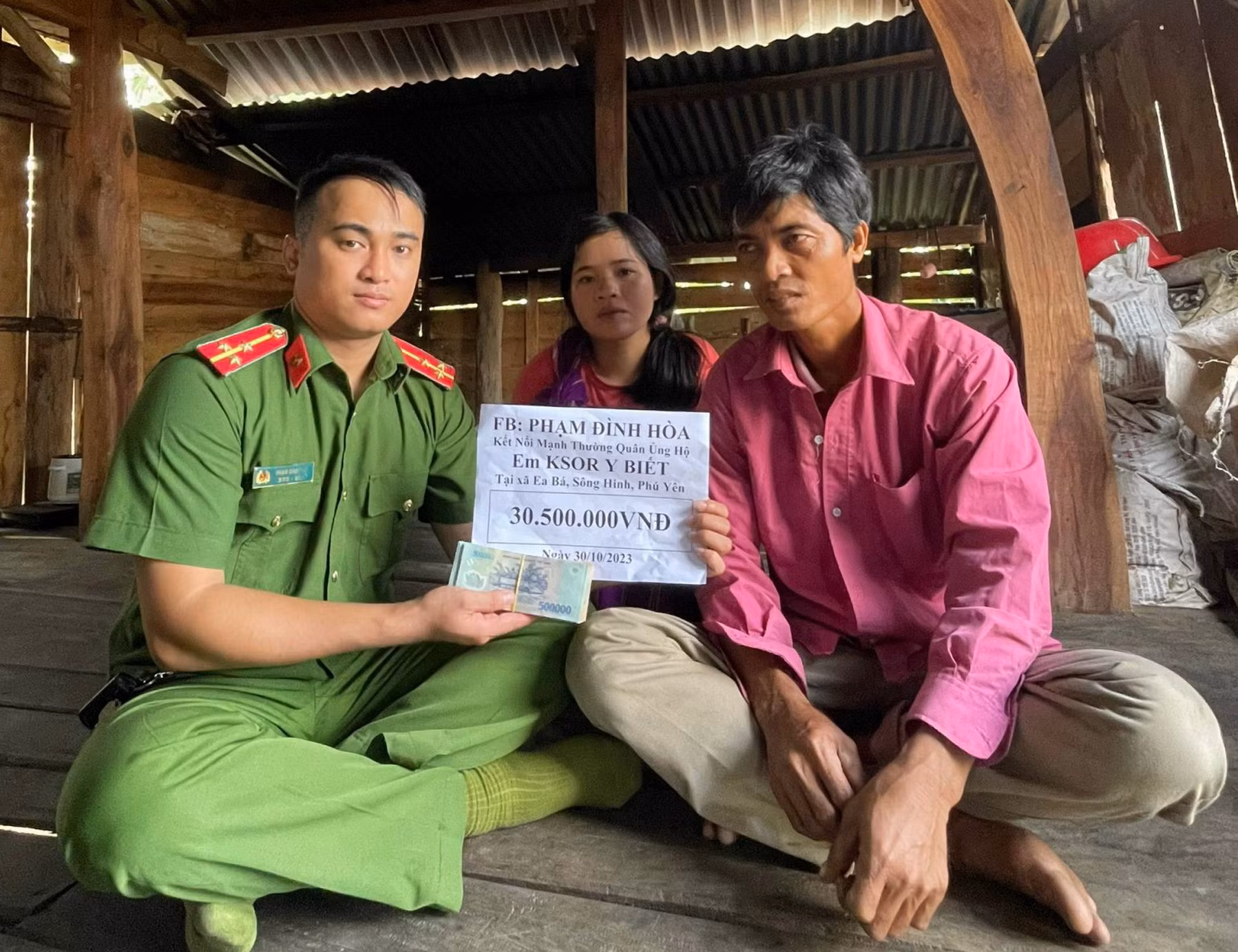  Thượng úy Công an quyên góp tiền hỗ trợ thiếu niên người Ê đê lâm bệnh hiểm nghèo -0