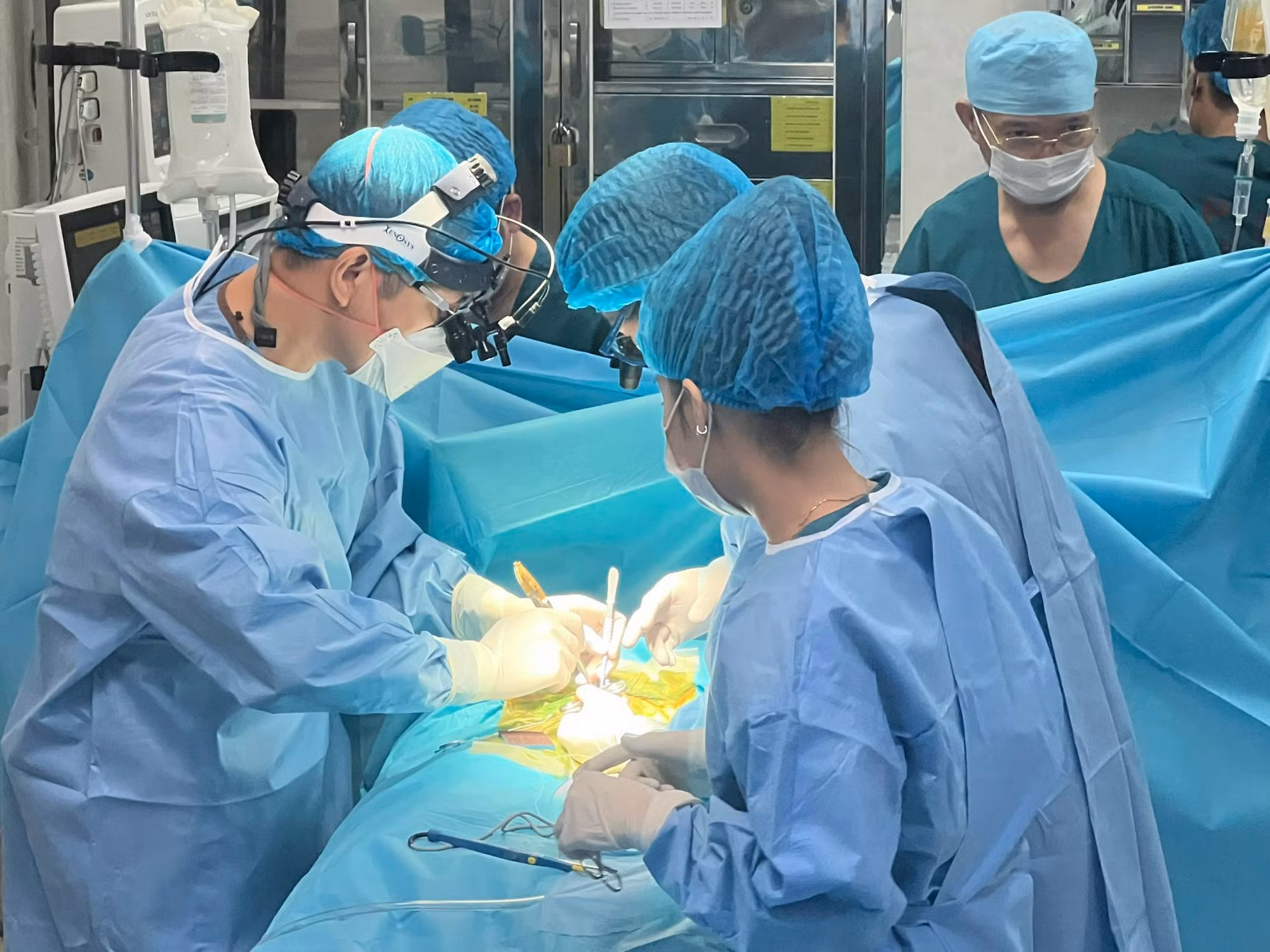 Đặt máy tạo nhịp tim ngay tại phòng sinh, cứu sống bé sơ sinh bị tim bẩm sinh nặng -0