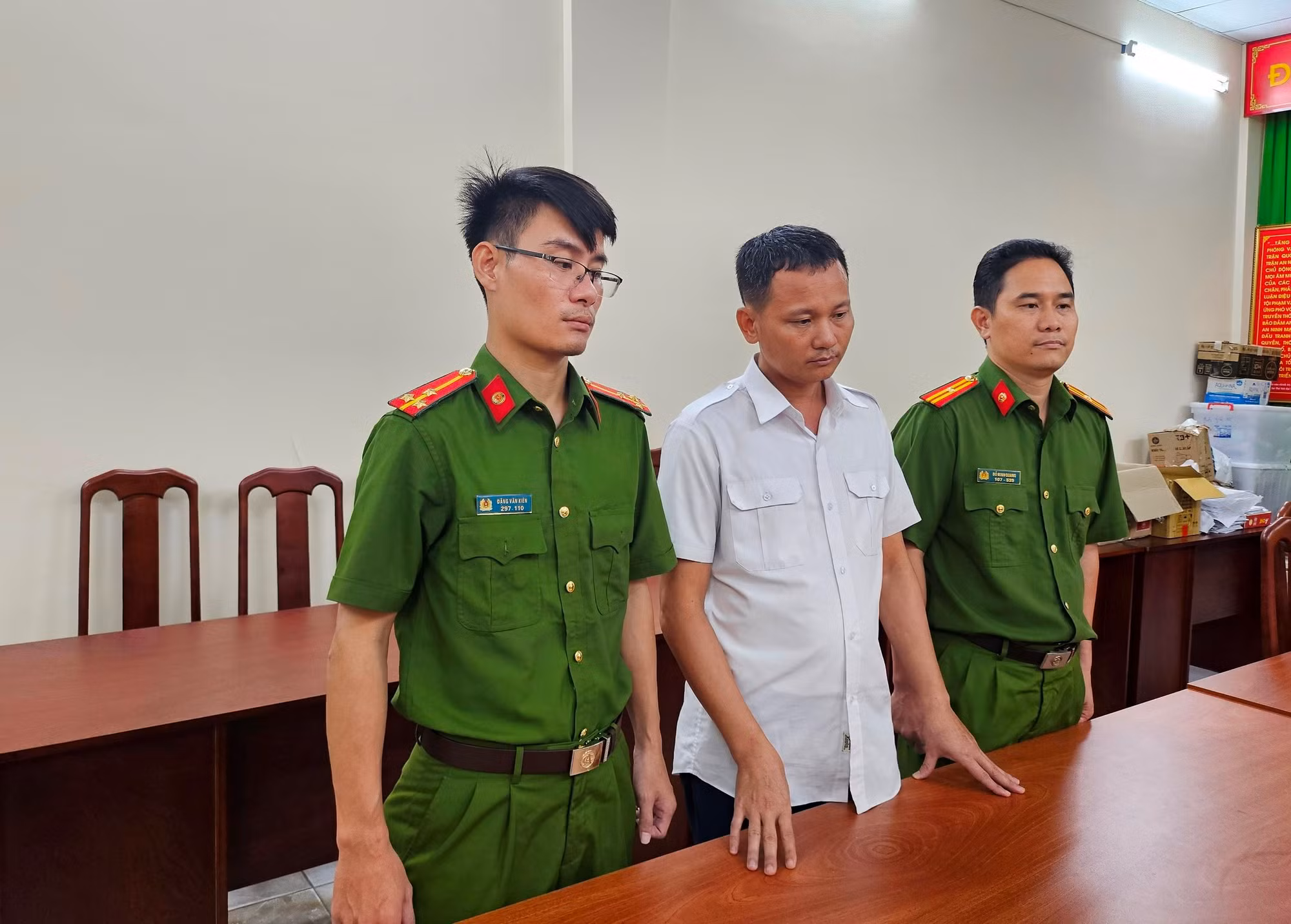 Đề nghị truy tố nhân viên kỹ thuật tại sân bay Tân Sơn Nhất tiếp tay buôn lậu -0