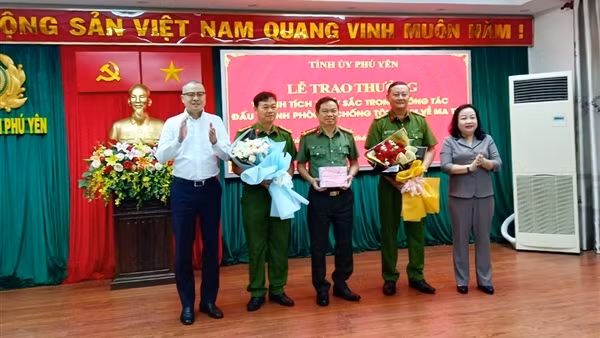 Tỉnh ủy Phú Yên khen thưởng Công an khám phá vụ án ma túy lớn
