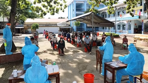 Hà Nội tạm hoãn tiêm 2 lô vaccine gia hạn cho trẻ em ảnh 2