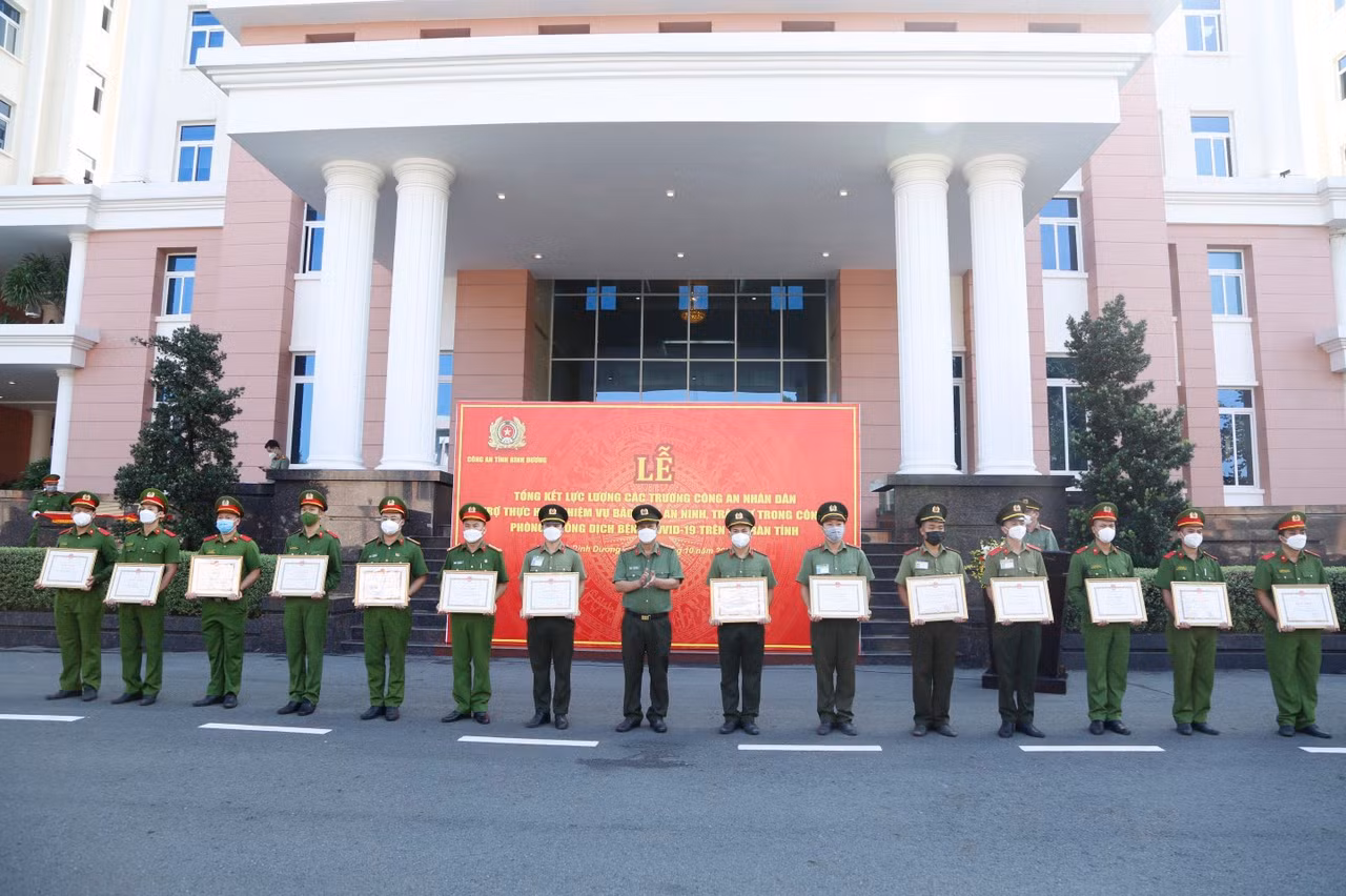 Khen thưởng lực lượng thuộc Bộ Công an chi viện cho Bình Dương chống dịch -0