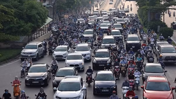 Sở, ngành Hà Nội phải báo cáo giải pháp hạn chế sử dụng phương tiện cá nhân ảnh 2