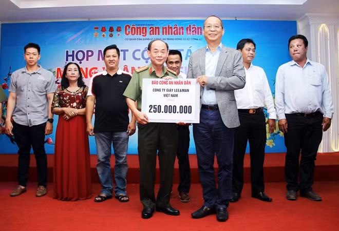Kỷ niệm 75 năm ngày Báo CAND phát hành số đầu tiên (1/11/1946 – 1/11/2021): Những dấu ấn về hoạt động xã hội từ thiện -0