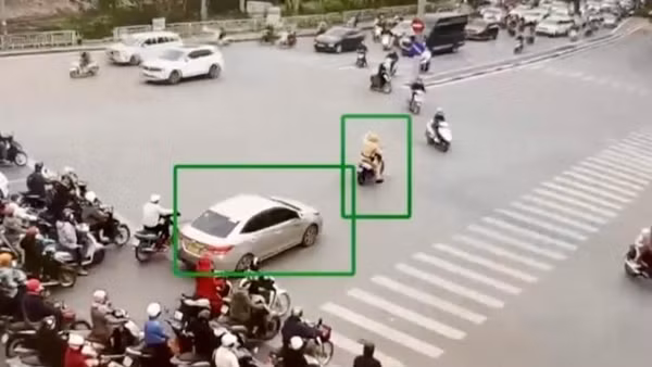 CSGT Hà Nội kịp thời hỗ trợ sản phụ đến bệnh viện an toàn