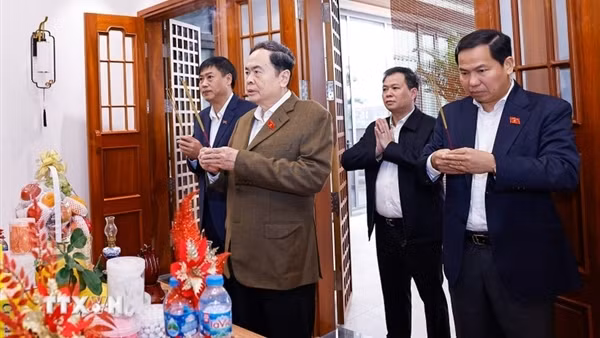 Chủ tịch Quốc hội tri ân các đồng chí nguyên lãnh đạo Đảng, Nhà nước