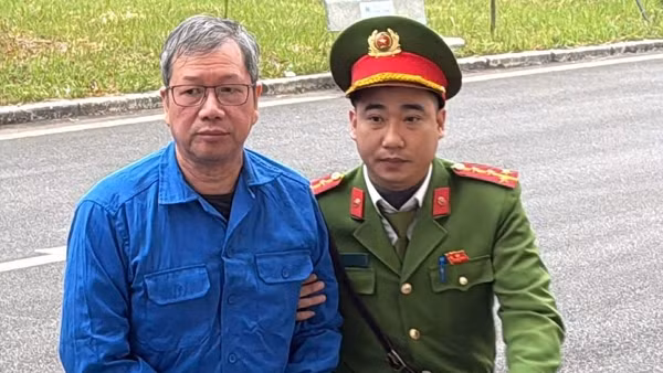 Cựu Tổng Giám đốc VICEM thường xuyên nhận tiền của cấp dưới nhưng không hỏi là tiền gì