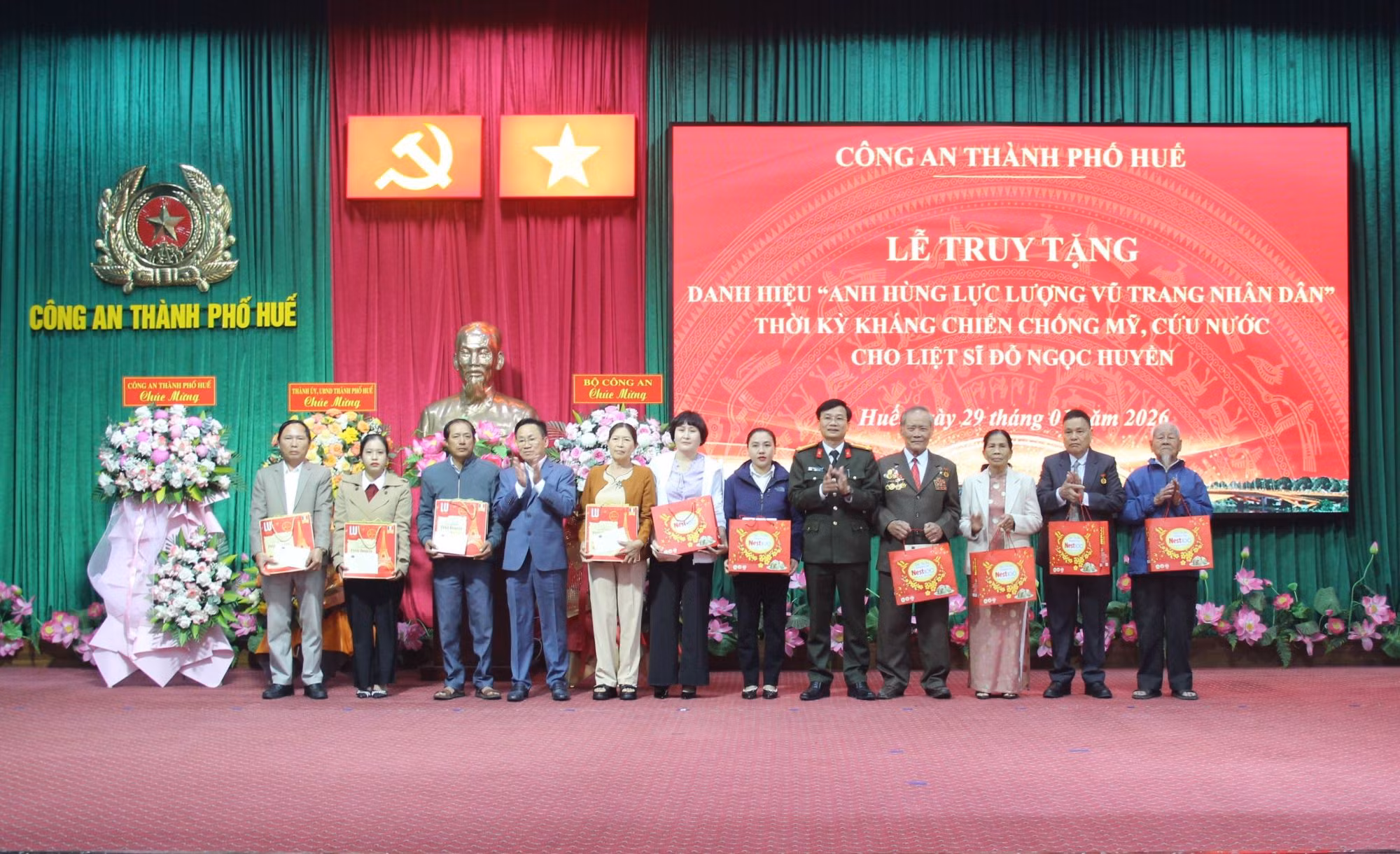 Truy tặng danh hiệu Anh hùng LLVTND thời kỳ kháng chiến chống Mỹ, cứu nước cho liệt sĩ Đỗ Ngọc Huyền -0
