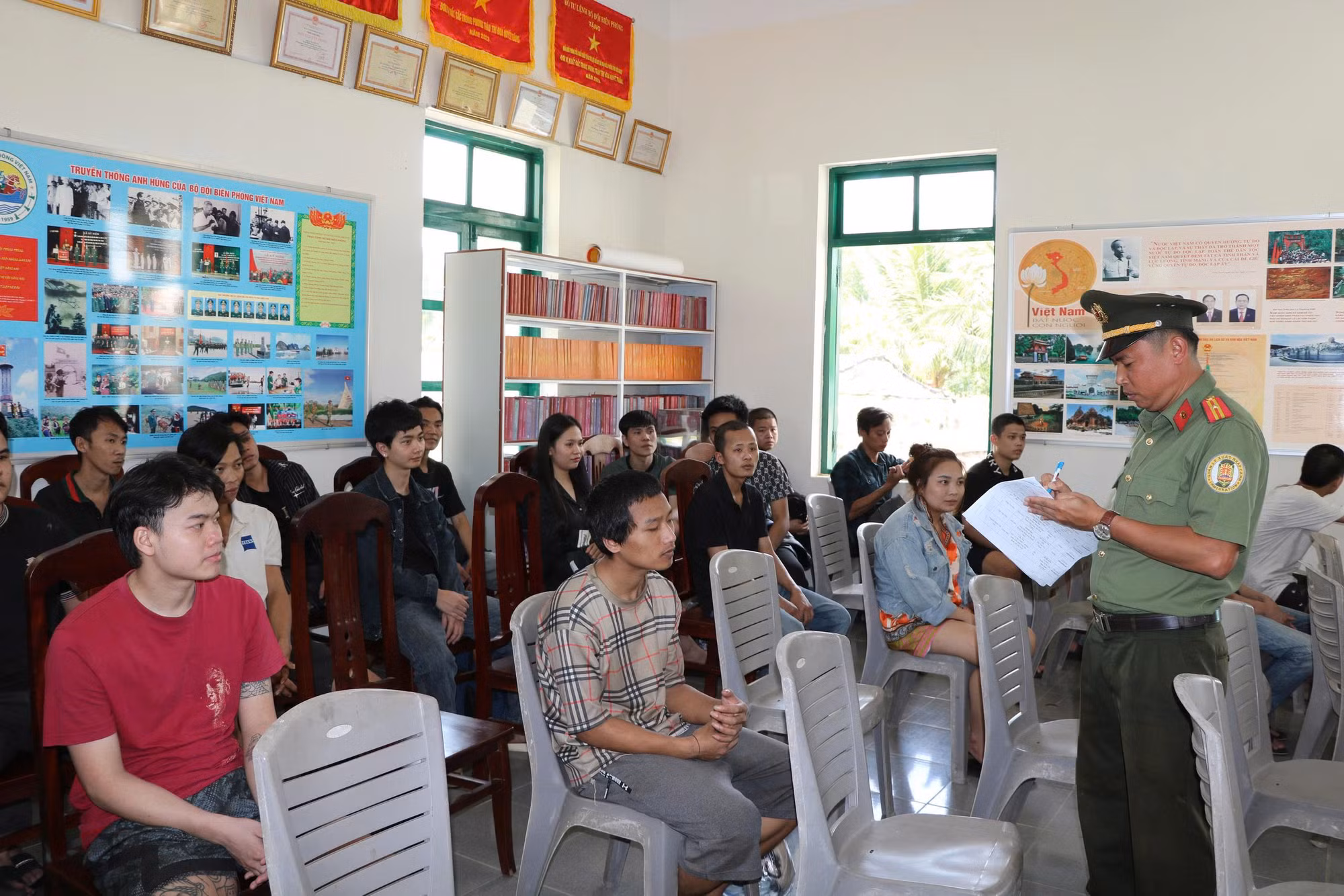 Tiếp nhận 78 công dân Việt Nam do Campuchia trao trả -0