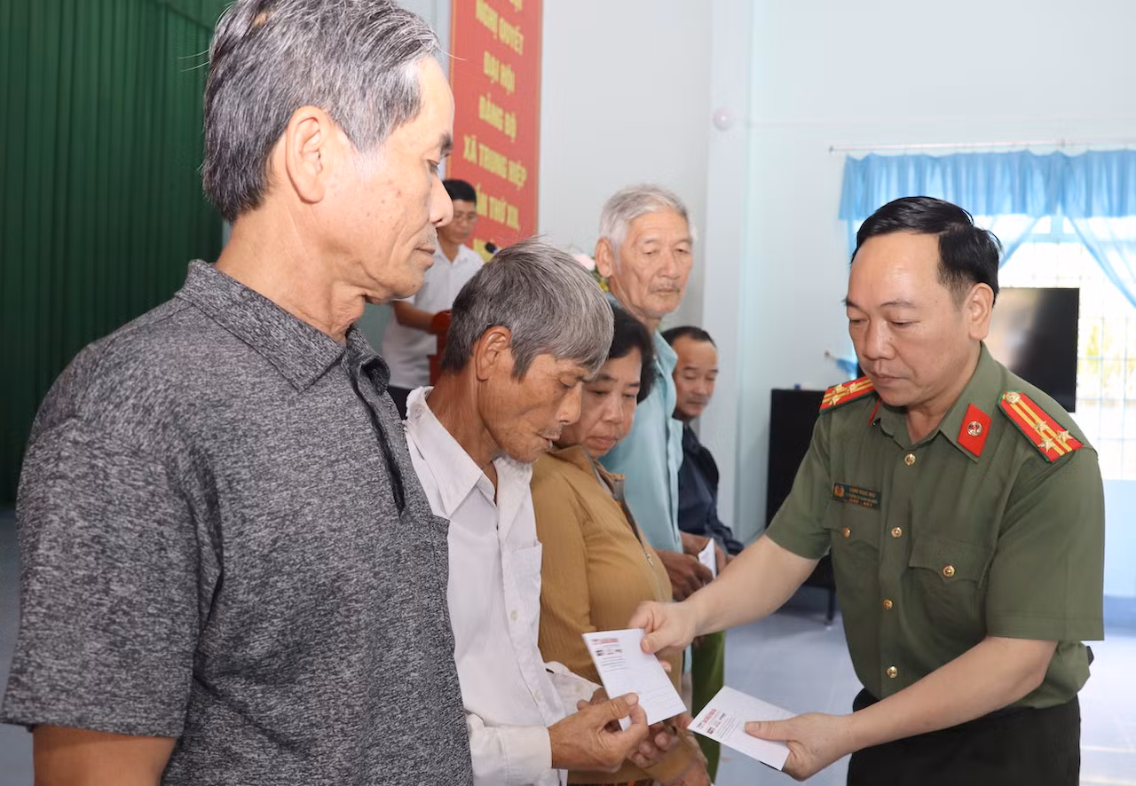 Góp thêm sắc xuân với người dân miệt vườn sông nước Đồng Tháp và Vĩnh Long -0
