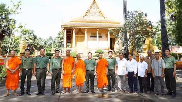 Người dân và các chức sắc tôn giáo ở miền Tây Nam bộ phấn khởi hướng về Đại hội XIV