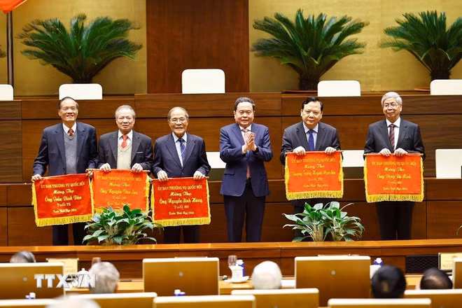 Chủ tịch Quốc hội Trần Thanh Mẫn gặp mặt nguyên lãnh đạo Quốc hội qua các thời kỳ -0
