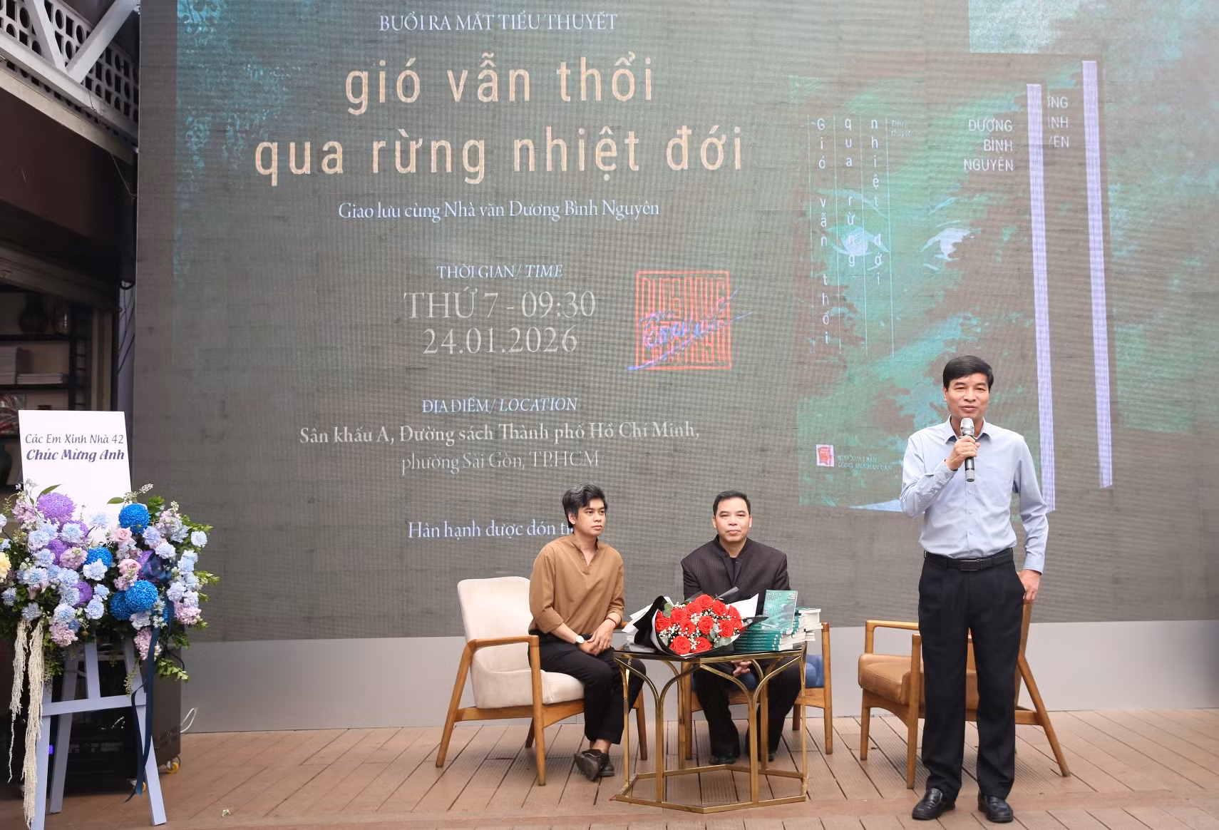 Tiểu thuyết “Gió vẫn thổi qua rừng nhiệt đới” ra mắt bạn đọc tại TP Hồ Chí Minh -1
