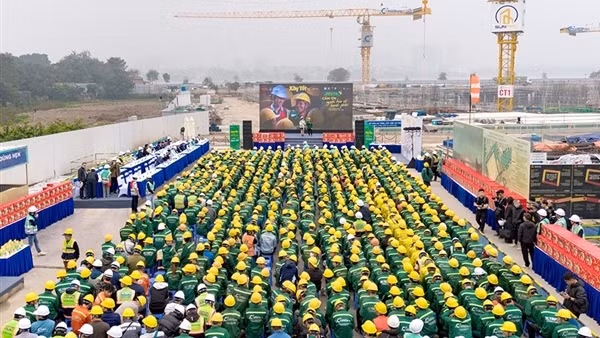 "Xây Tết 2026" trao quà cho hơn 1.100 công nhân xây dựng tại Hà Nội