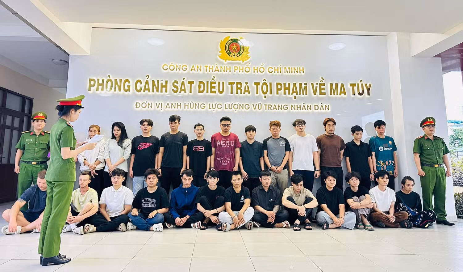 Triệt phá đường dây mua bán trái phép cần sa qua mạng, có người nước ngoài tham gia -1