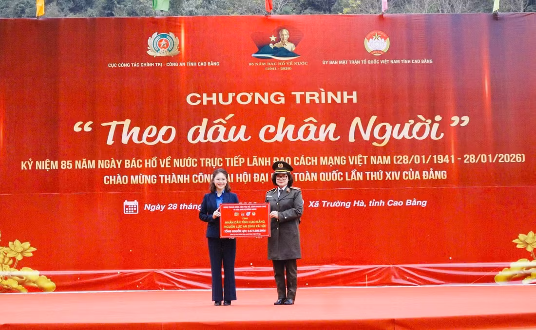 “Theo dấu chân Người” - ôn lại dấu mốc lịch sử thiêng liêng của dân tộc -0
