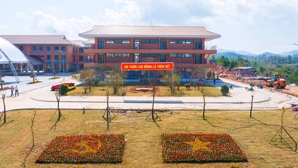 Sắp khánh thành trường học liên cấp hiện đại bậc nhất vùng biên giới Điện Biên