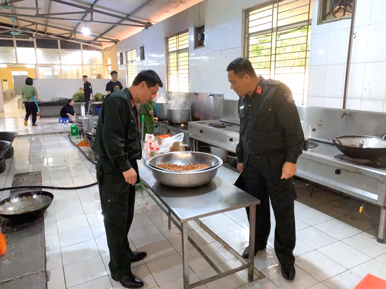 Bảo đảm sức khoẻ CBCS Cảnh sát cơ động tham gia bảo vệ ANTT Đại hội Đảng XIV -0