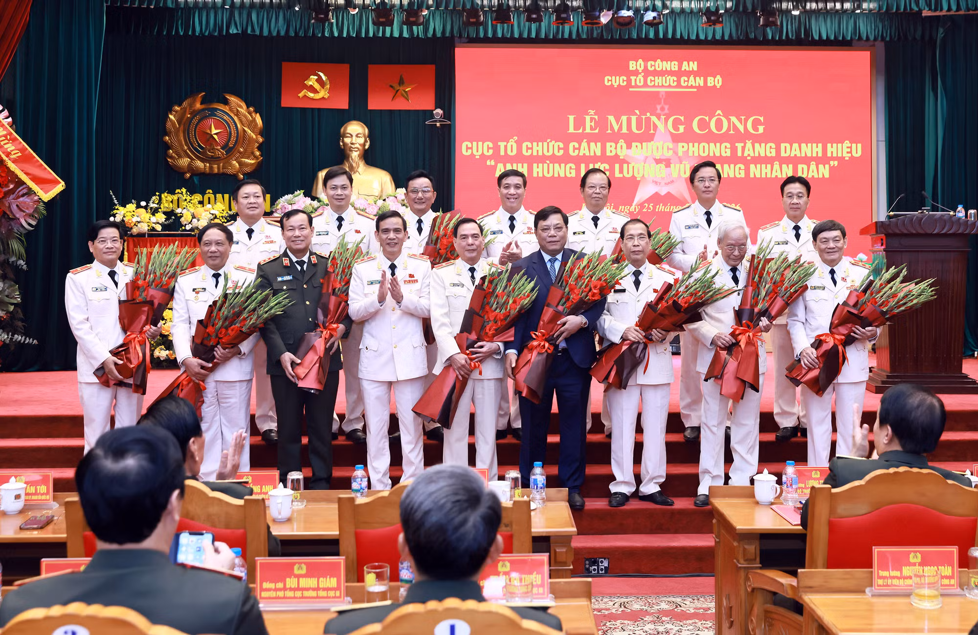 Dấu mốc Anh hùng và trách nhiệm tiên phong trong công tác cán bộ -0