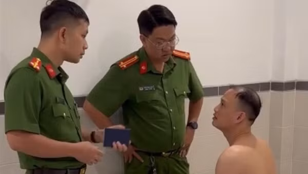 Công an phường bắt nóng đối tượng truy nã đặc biệt trong khách sạn