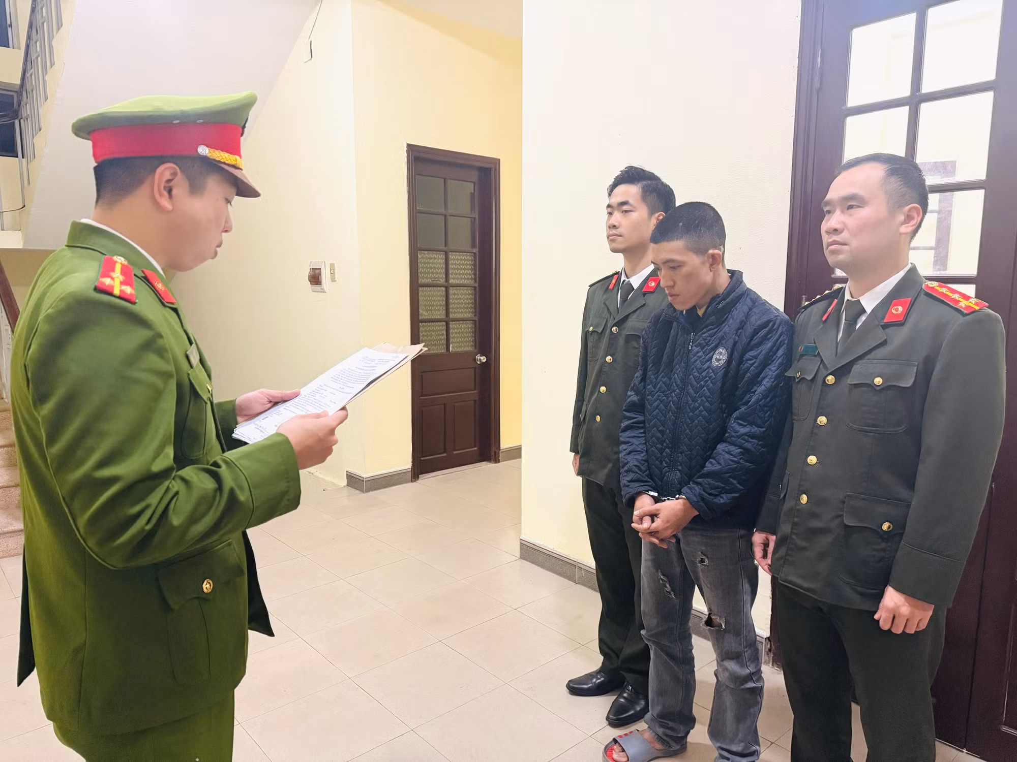Công an TP Huế bảo vệ tuyệt đối an ninh, an toàn trong những ngày diễn ra Đại hội XIV của Đảng -0