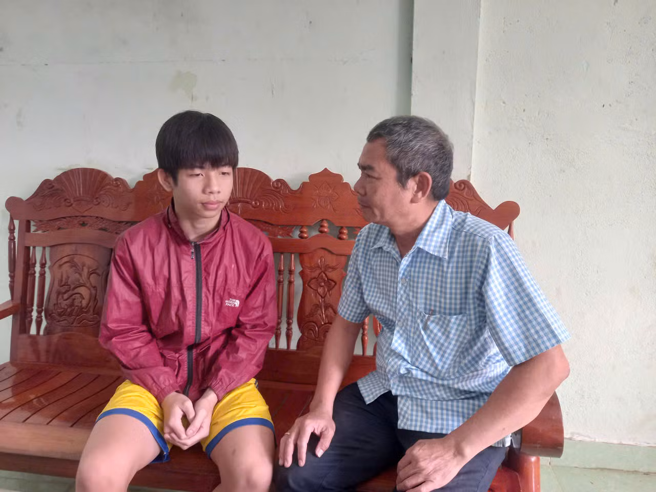 Gặp nam sinh cứu phi công trong vụ máy bay quân sự rơi ở phía Đông tỉnh Đắk Lắk -0