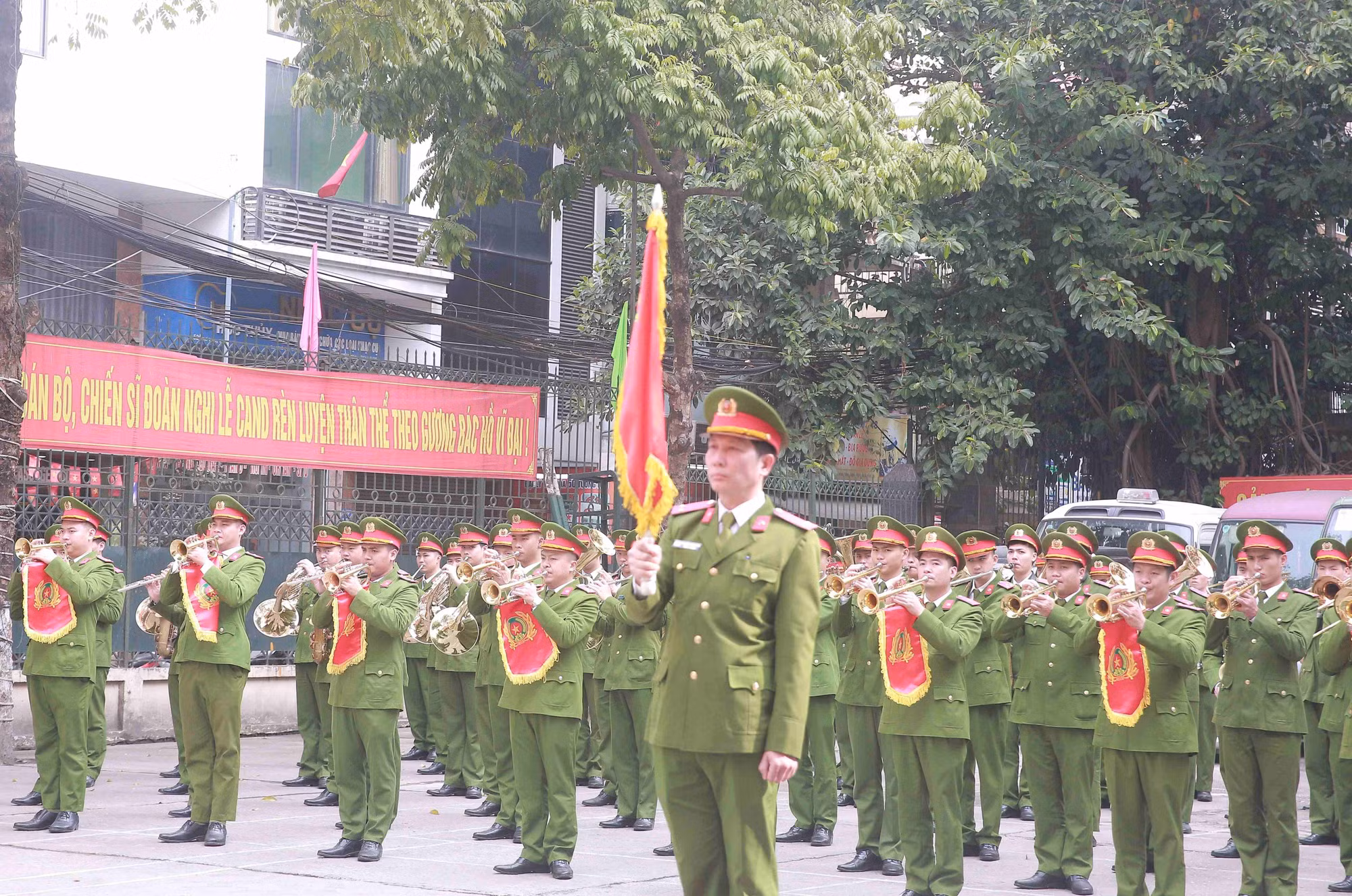 Dàn nhạc kèn CAND lớn nhất từ trước đến nay biểu diễn chào mừng Đại hội Đảng -1