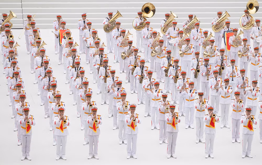 Người già - người trẻ - gia đình - dân văn phòng cùng hẹn nhau đi xem “concert pháo hoa quốc gia” -3