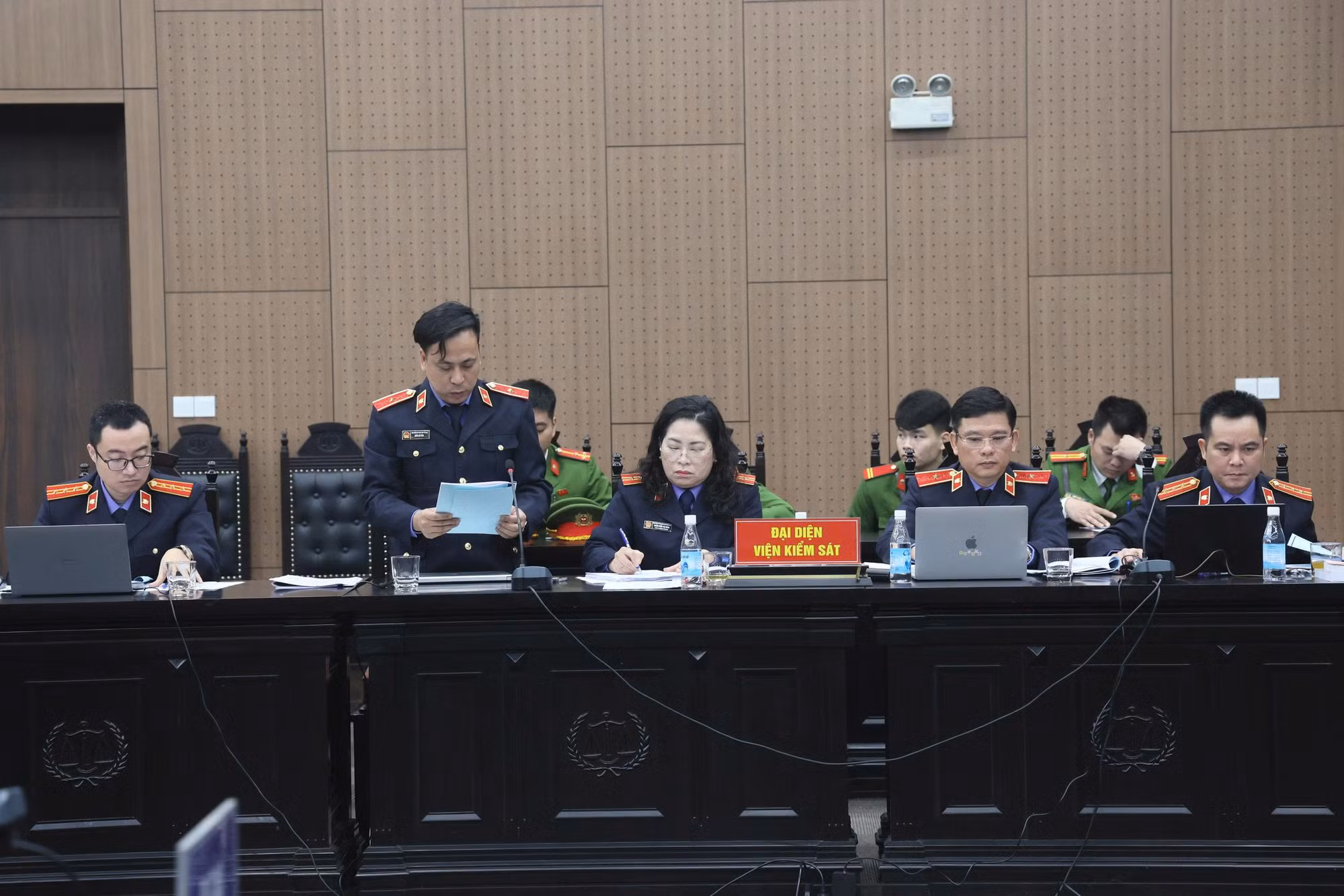 Dàn cựu lãnh đạo Tổng Công ty Xi măng hầu tòa trong vụ thất thoát hơn 381 tỷ đồng -0