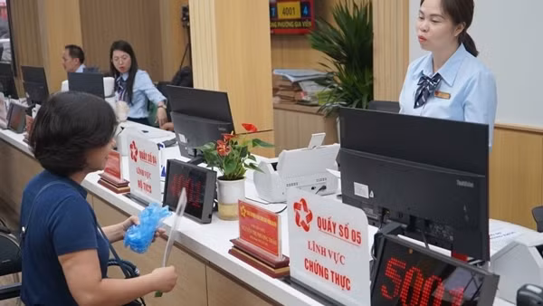 Người dân có thể nộp văn bản công chứng điện tử trong các giao dịch về đất đai