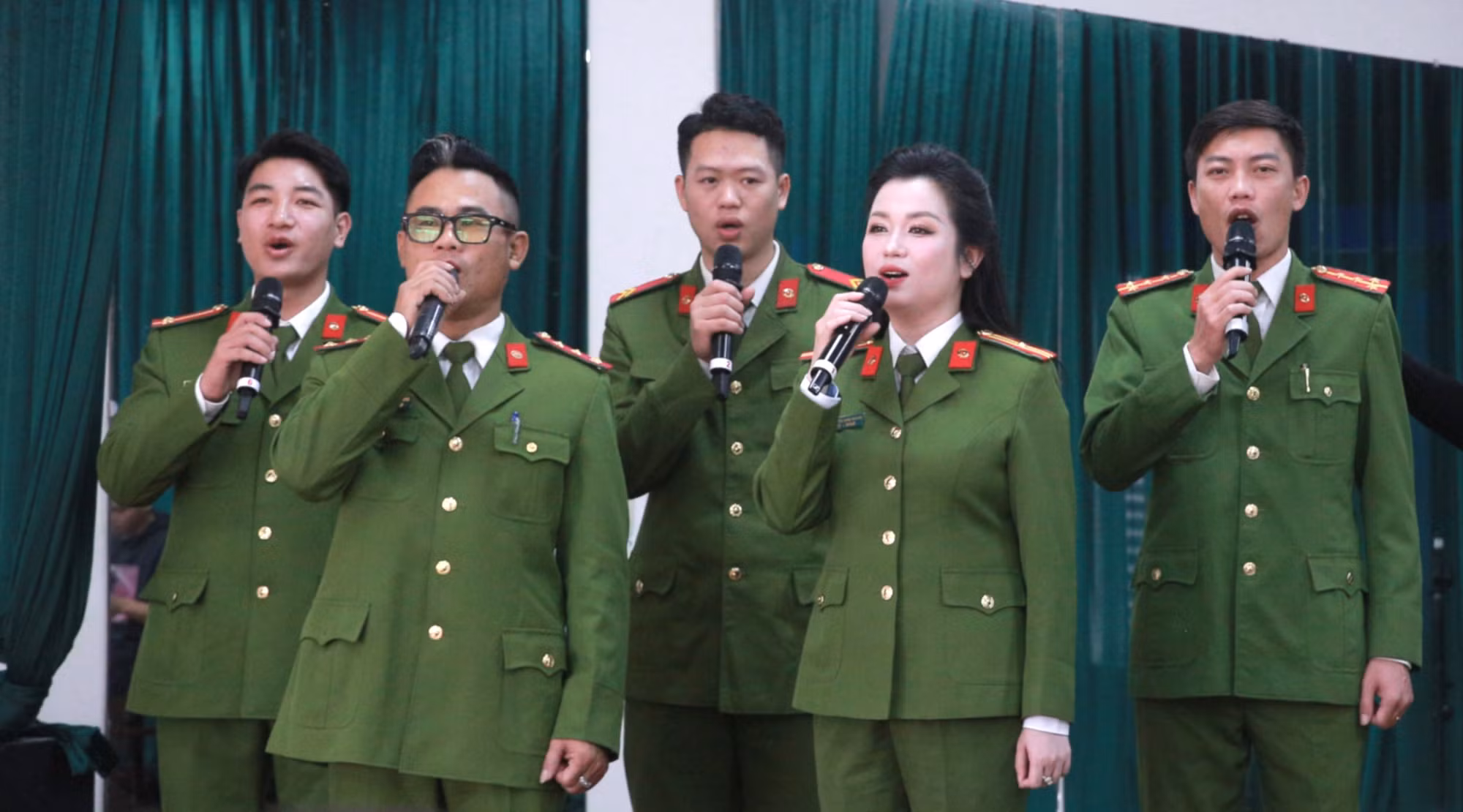 Dàn nhạc kèn CAND lớn nhất từ trước đến nay biểu diễn chào mừng Đại hội Đảng -3