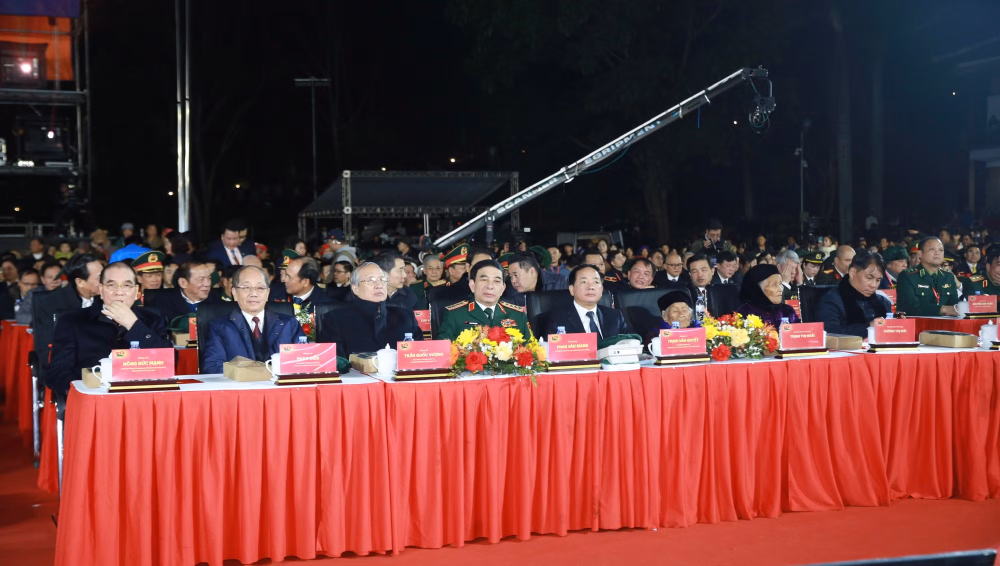 Hai tay xây dựng một sơn hà - Thiêng liêng, trao truyền qua các thế hệ -0