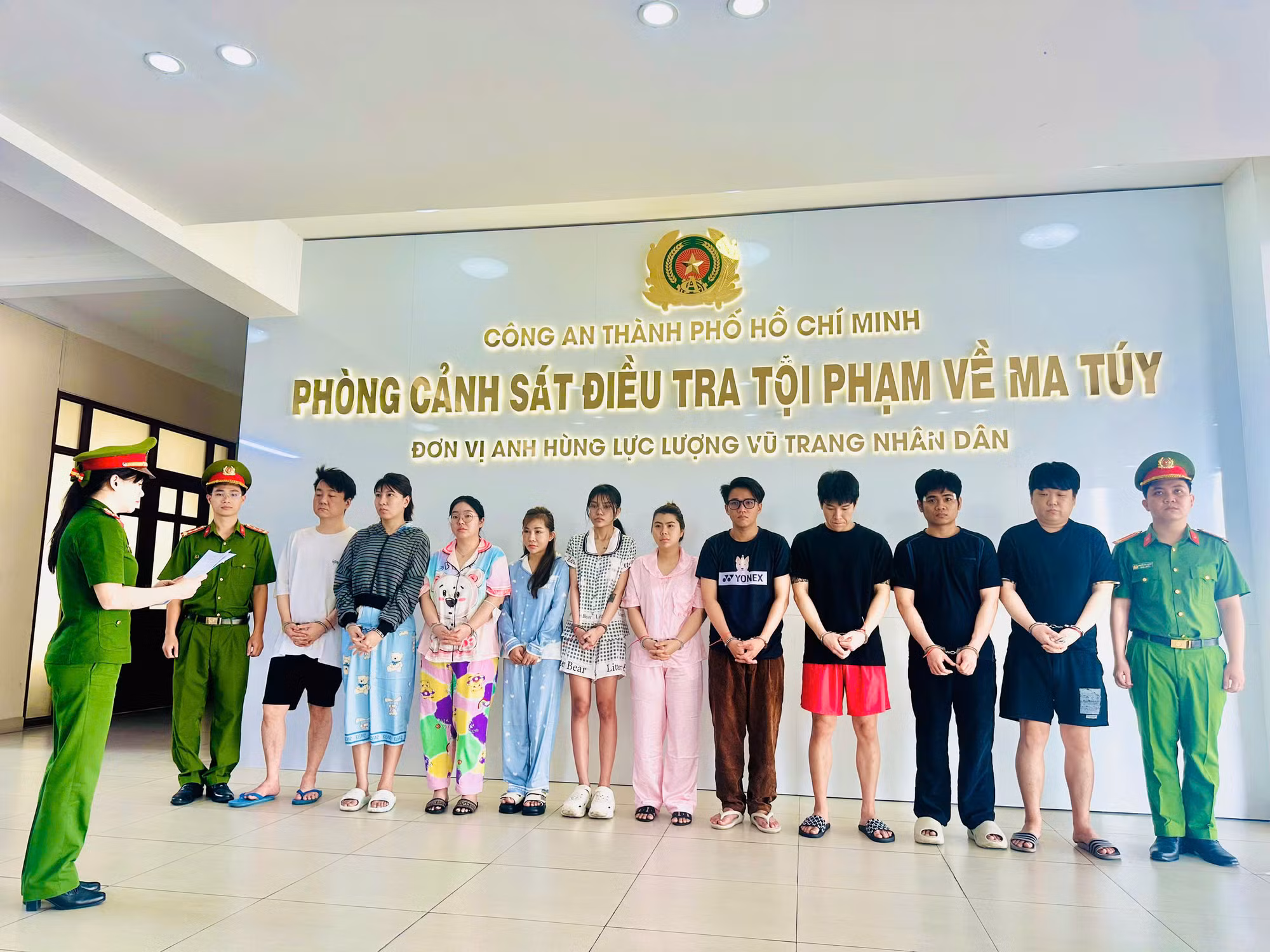 Bắt giữ 8 đối tượng người Hàn Quốc tàng trữ, tổ chức sử dụng trái phép chất ma túy -0